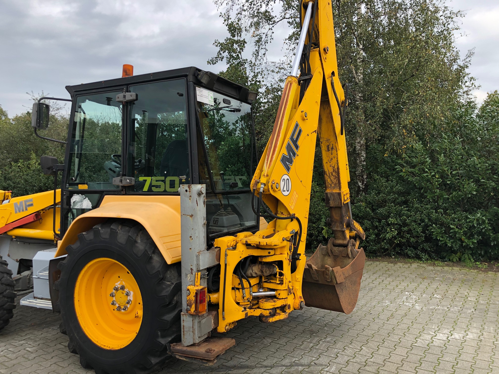 FERMEC MF750 BACKHOE LOADER